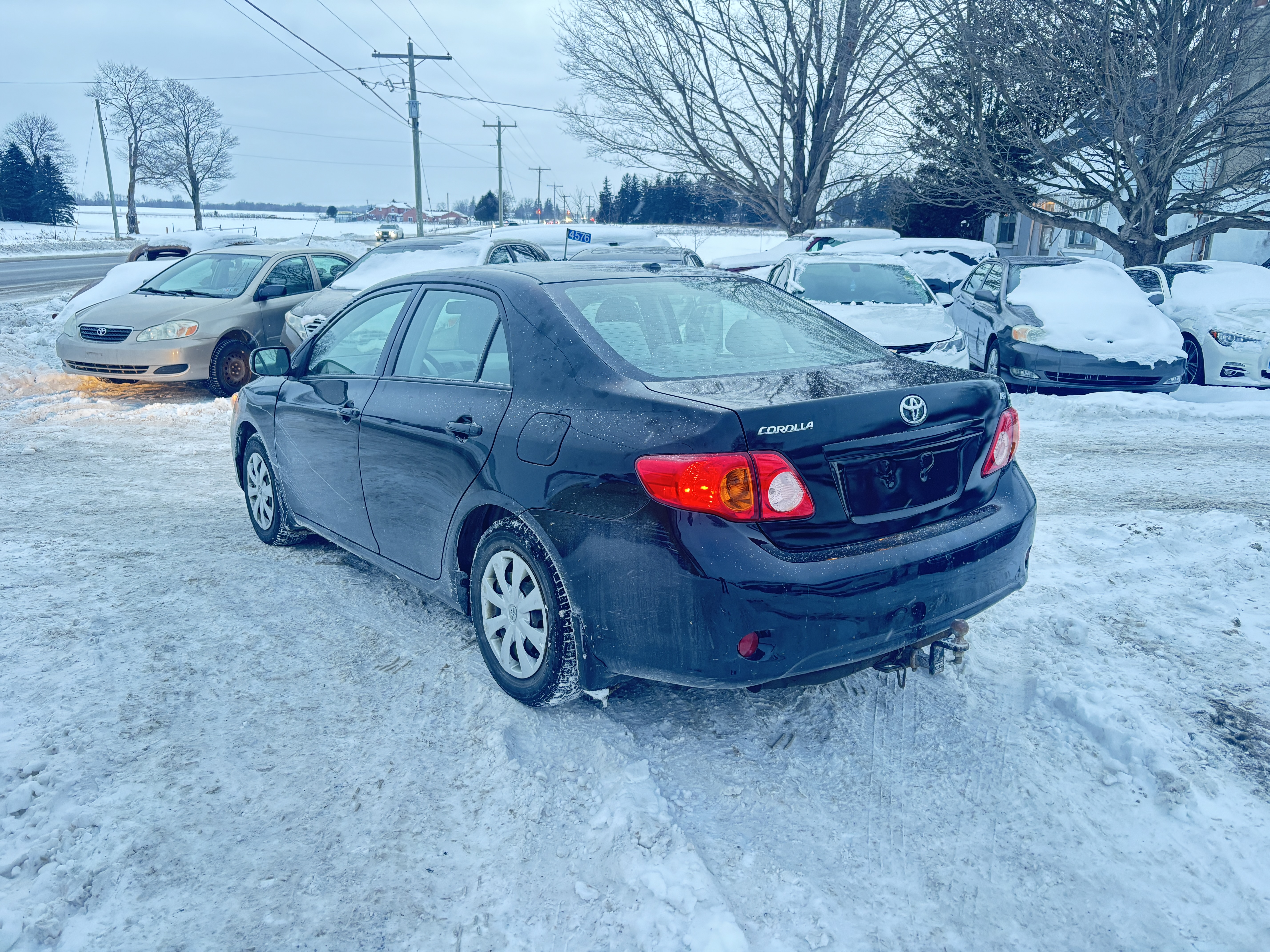 
								2010 Toyota Corolla Manual | As-is | 180,000 Km full									