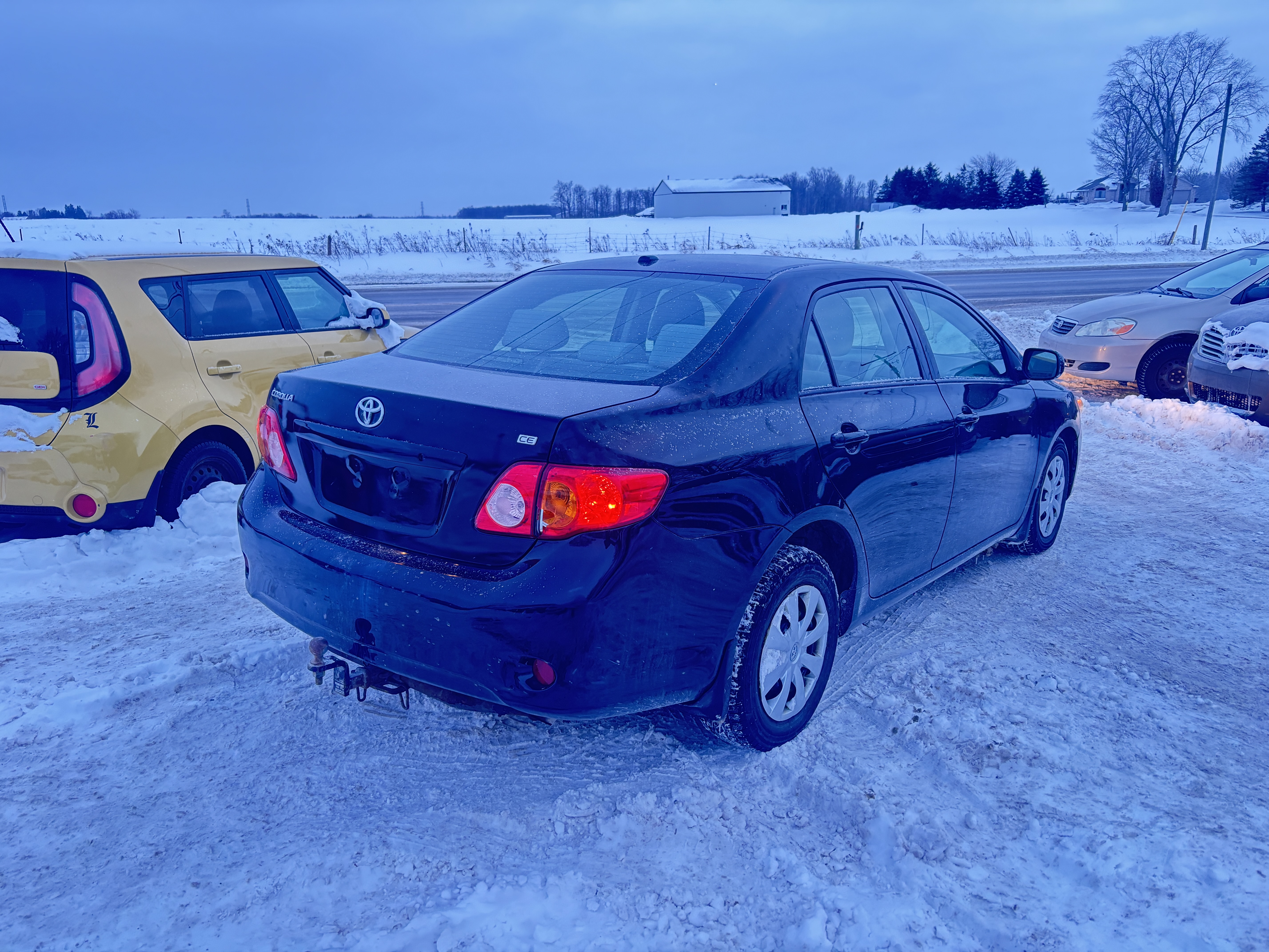 
								2010 Toyota Corolla Manual | As-is | 180,000 Km full									