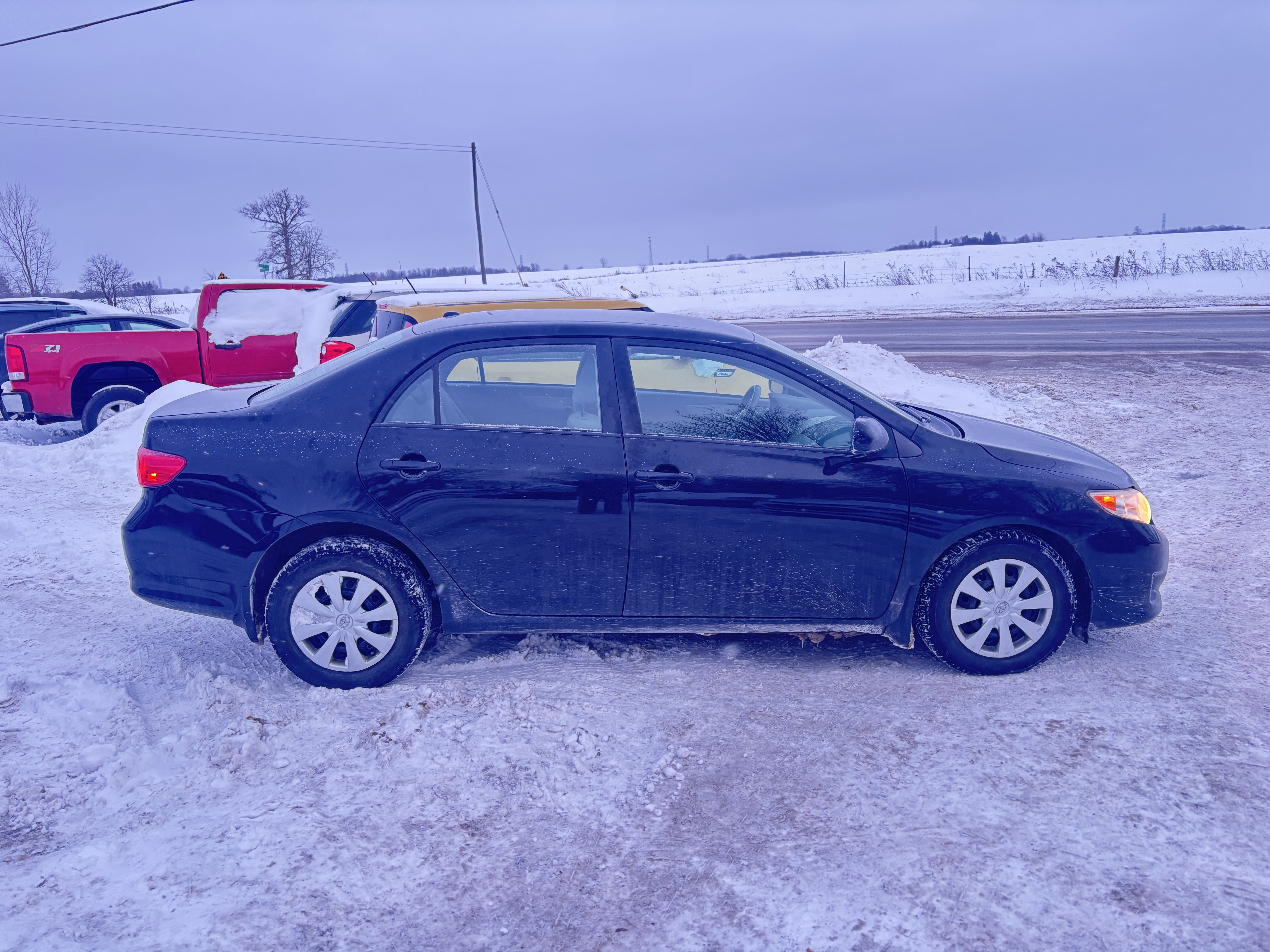 
								2010 Toyota Corolla Manual | As-is | 180,000 Km full									