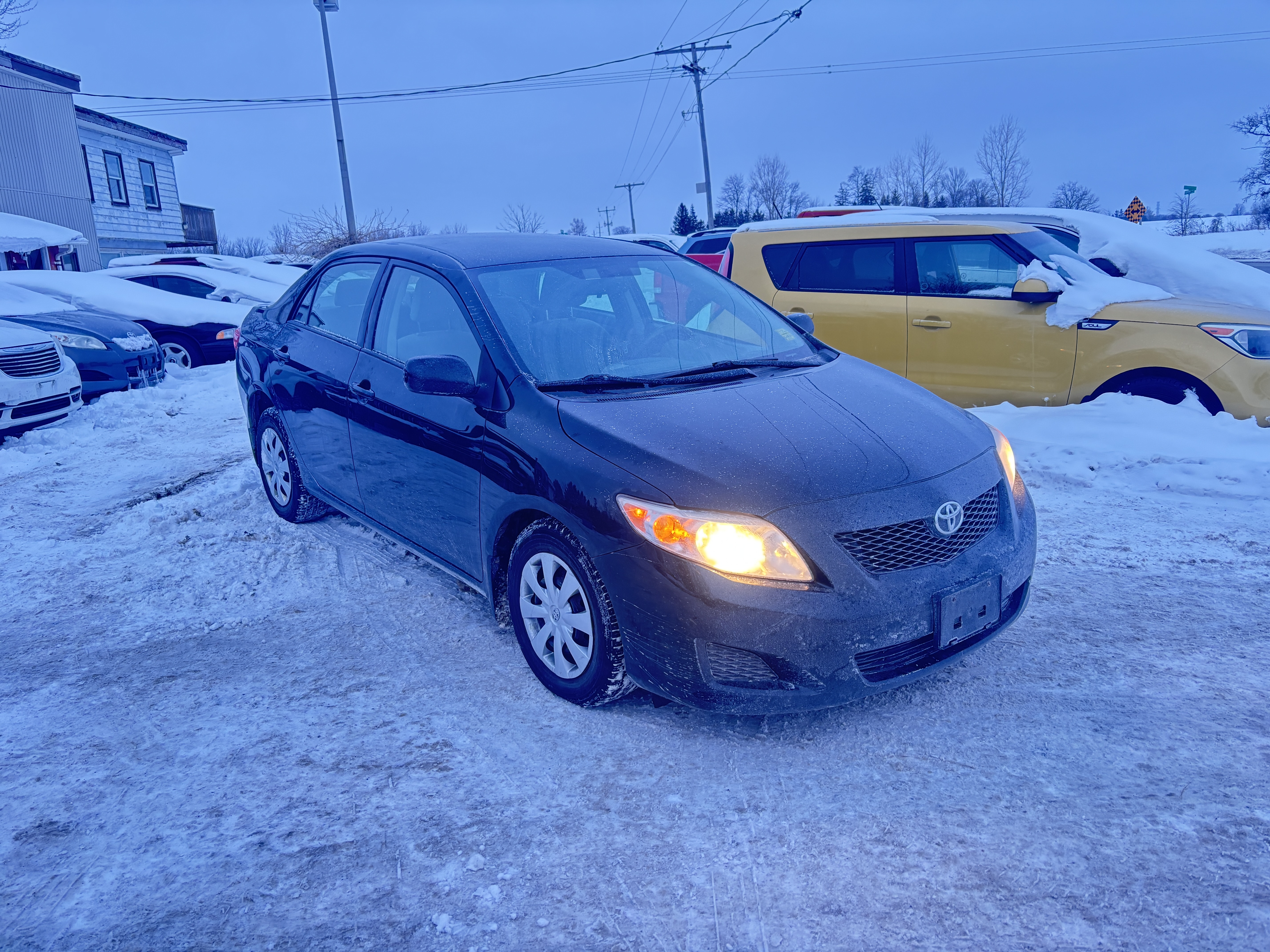 
								2010 Toyota Corolla Manual | As-is | 180,000 Km full									