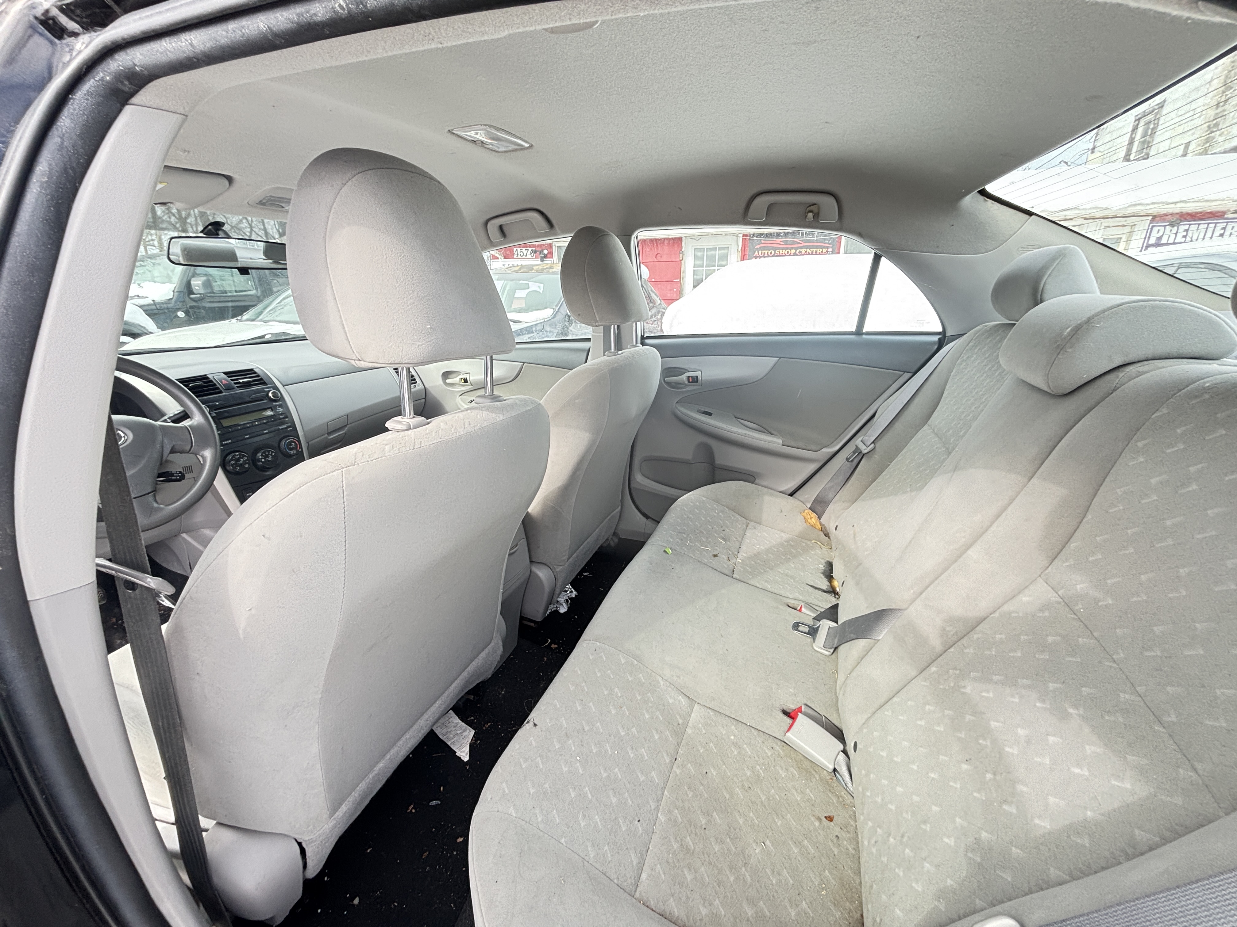 
								2010 Toyota Corolla Manual | As-is | 180,000 Km full									