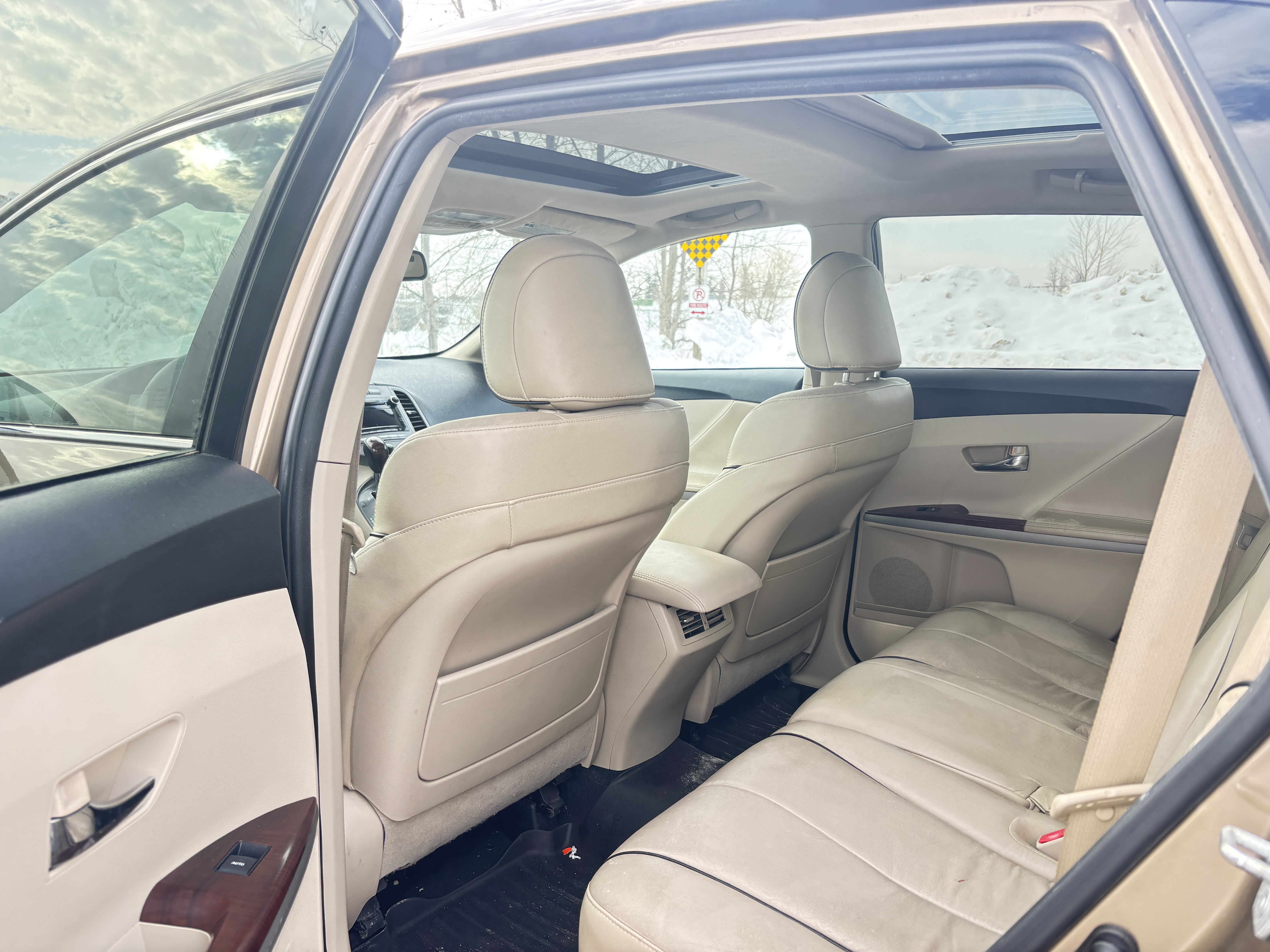 
								Toyota Venza AWD (Safetied) 140,000Km full									