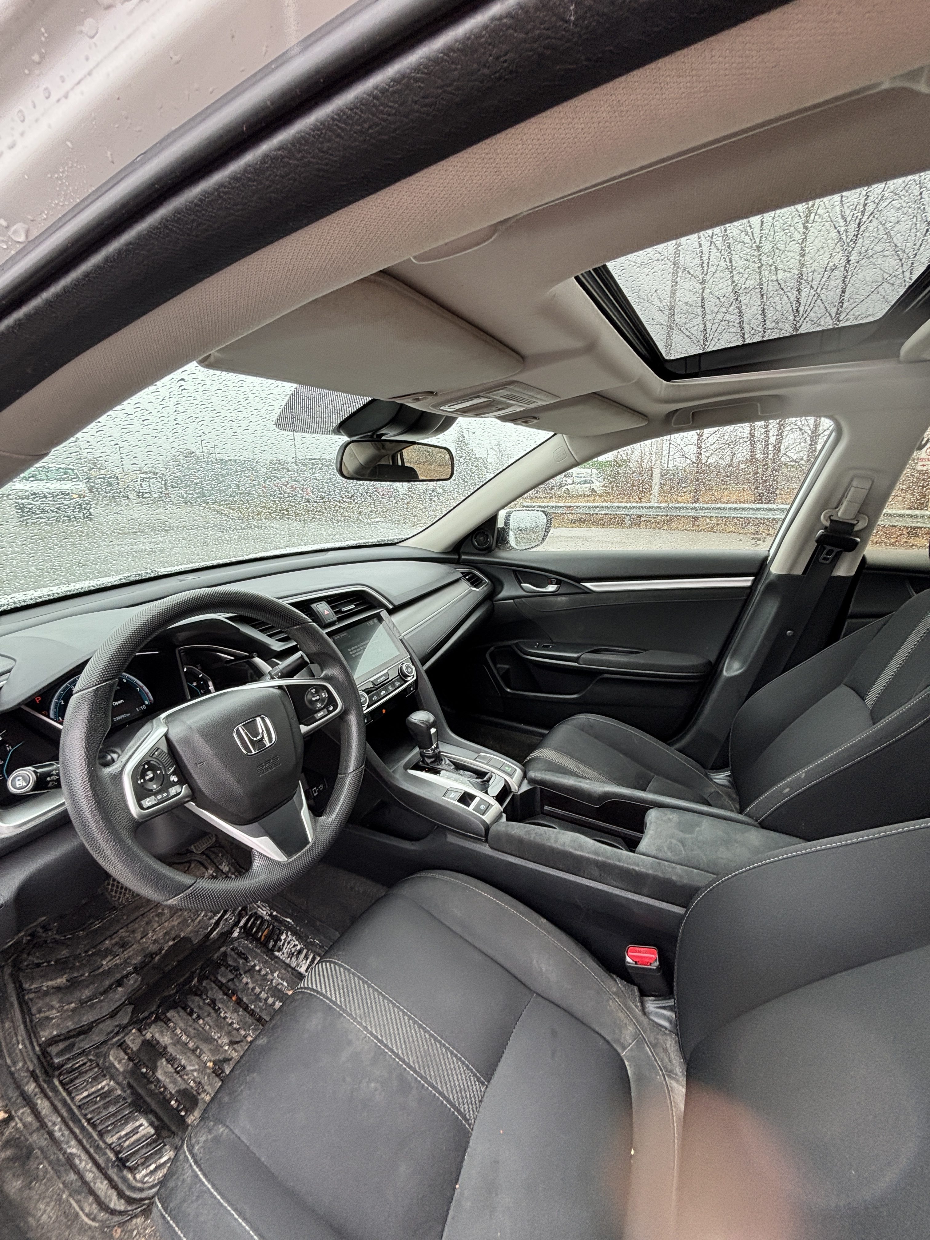 
								2017 Honda Civic | Safetied | Warranty full									
