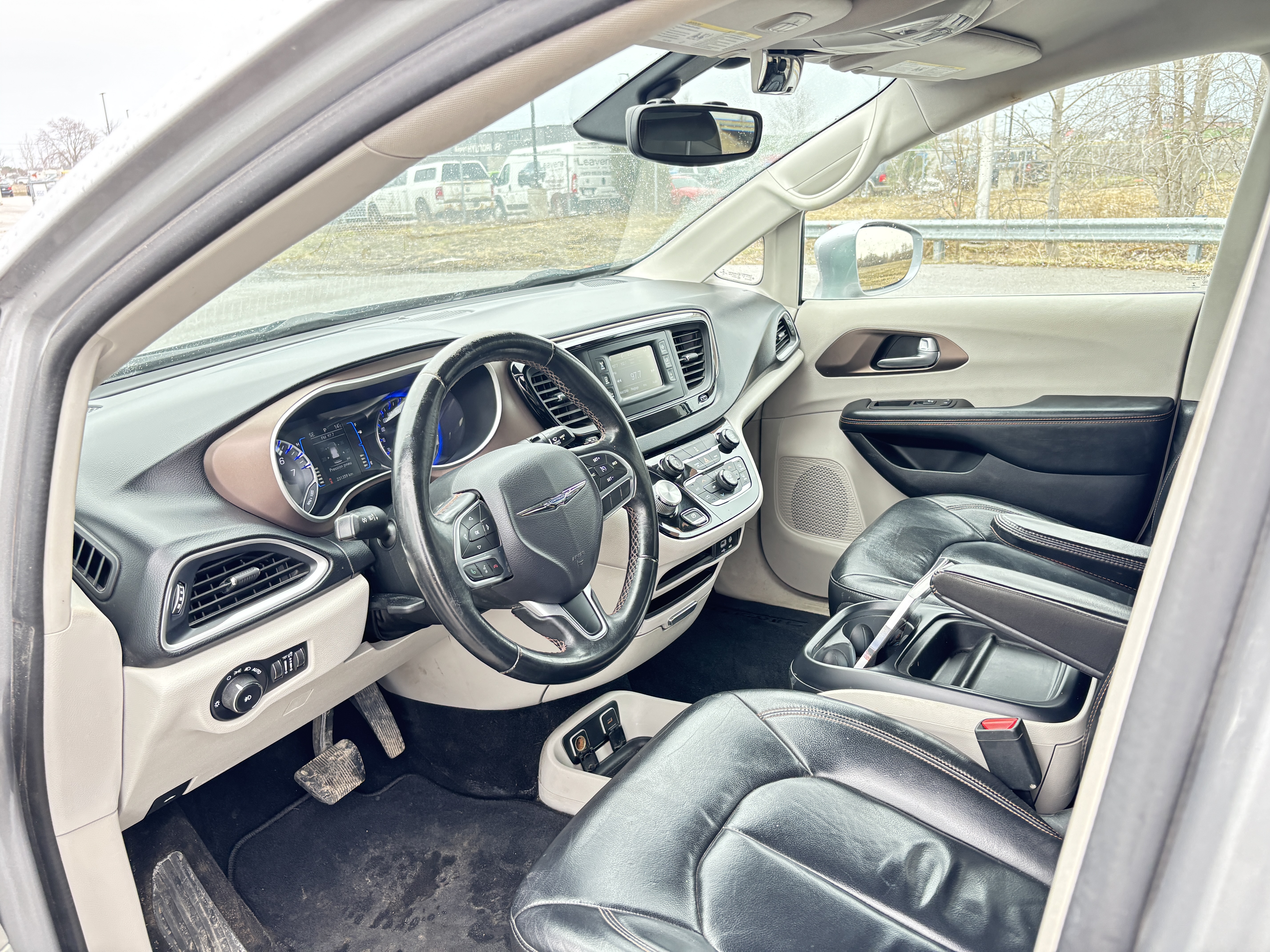 
								2017 Chrysler Pacifica | Safetied | Warranty full									