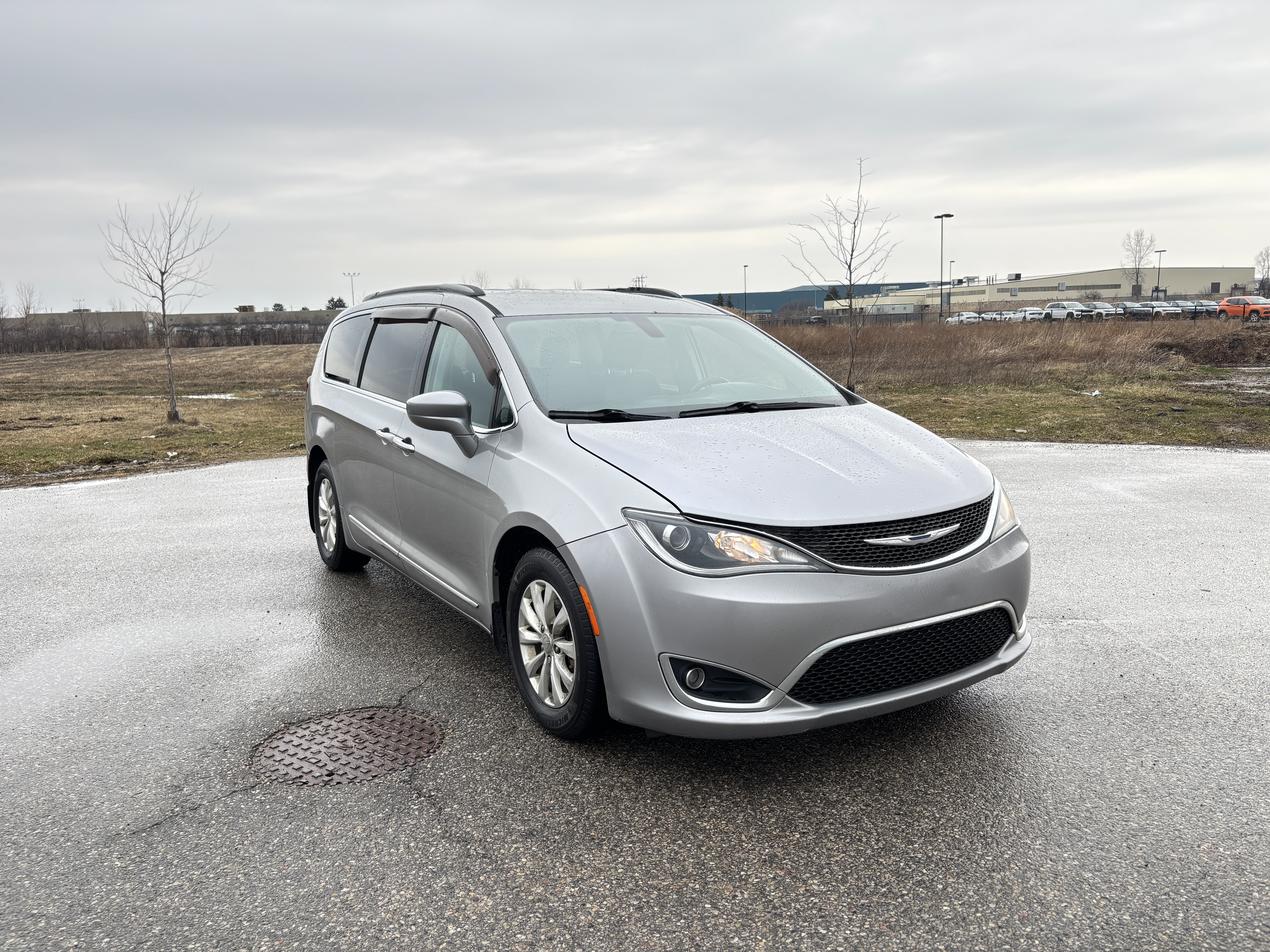 
								2017 Chrysler Pacifica | Safetied | Warranty full									