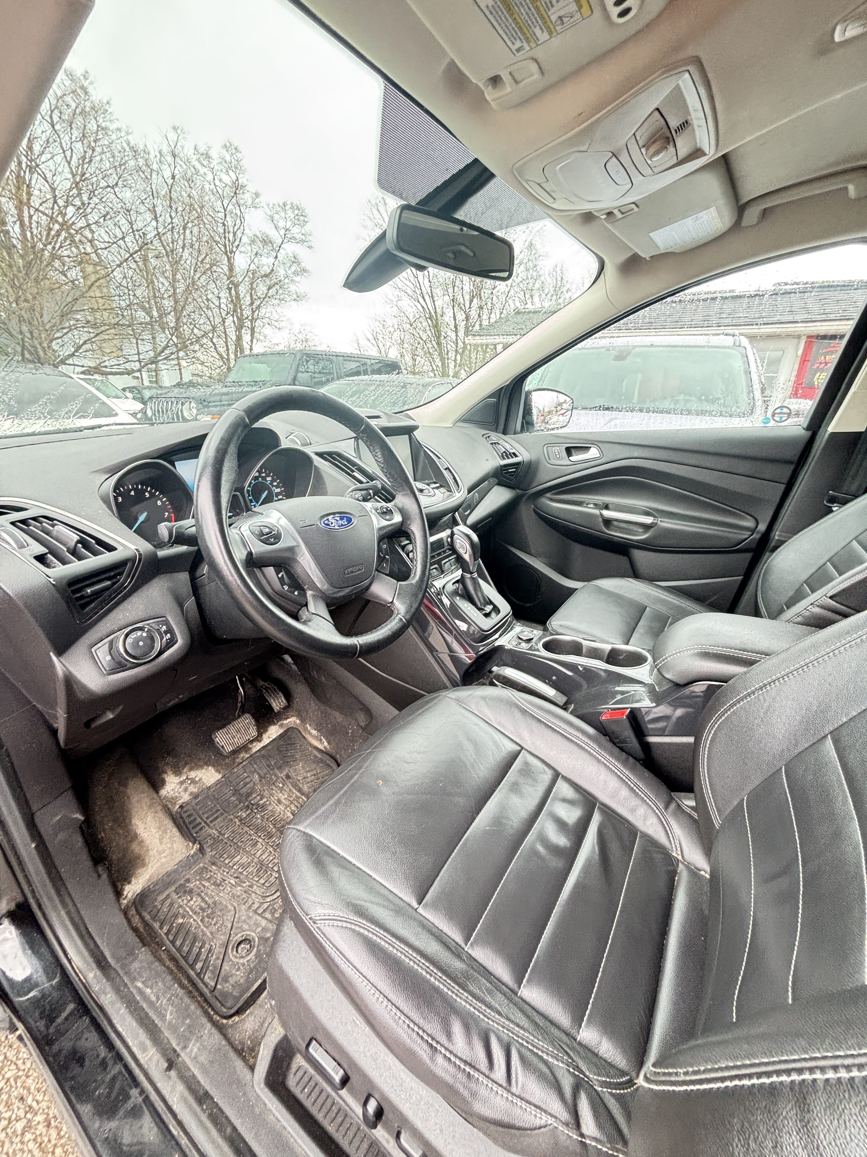 
								2014 Ford Escape Titanium | Safetied | Warranty full									