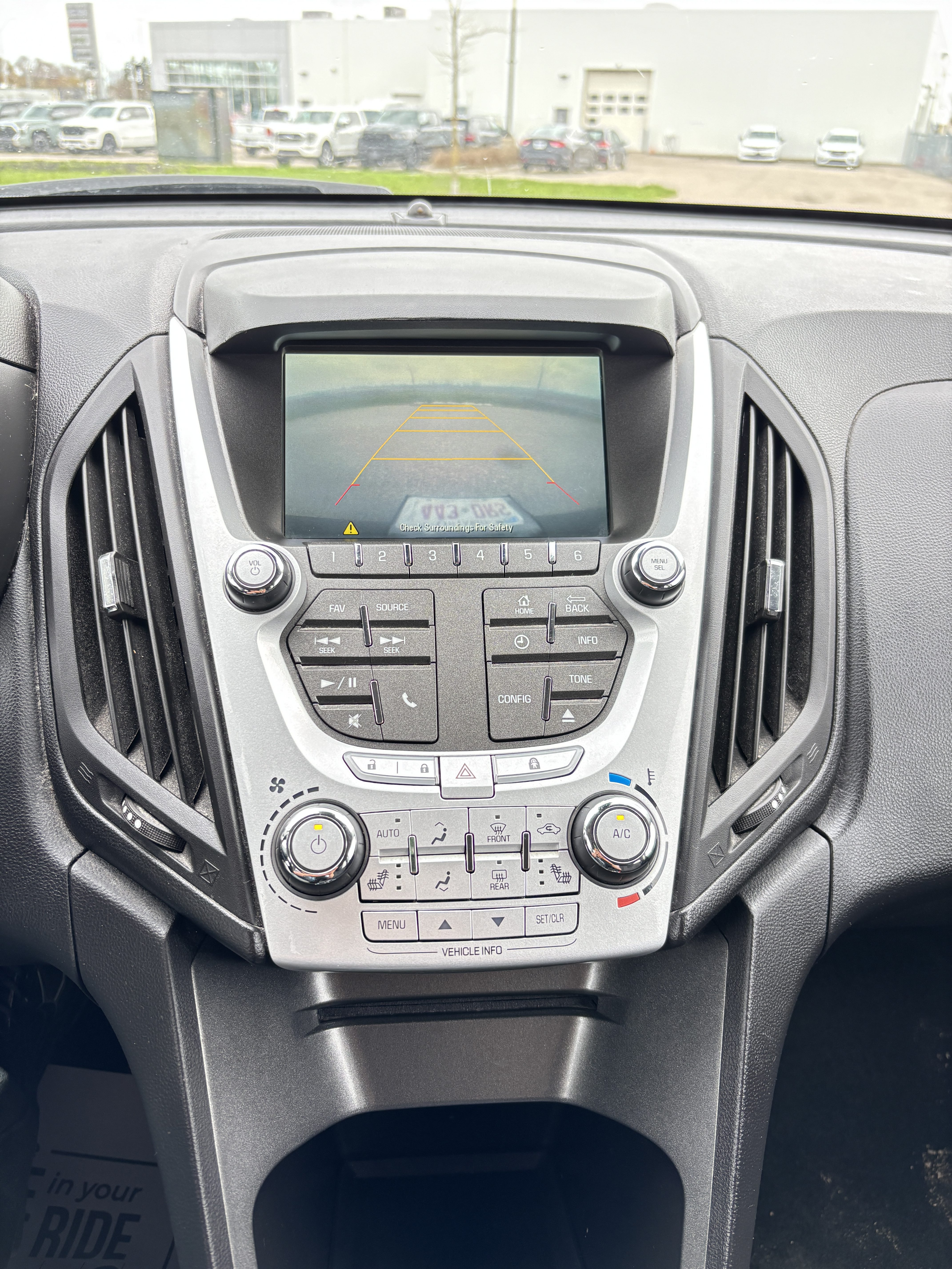 
								2015 Chevrolet Equinox LOW KM Safetied | Warranty full									