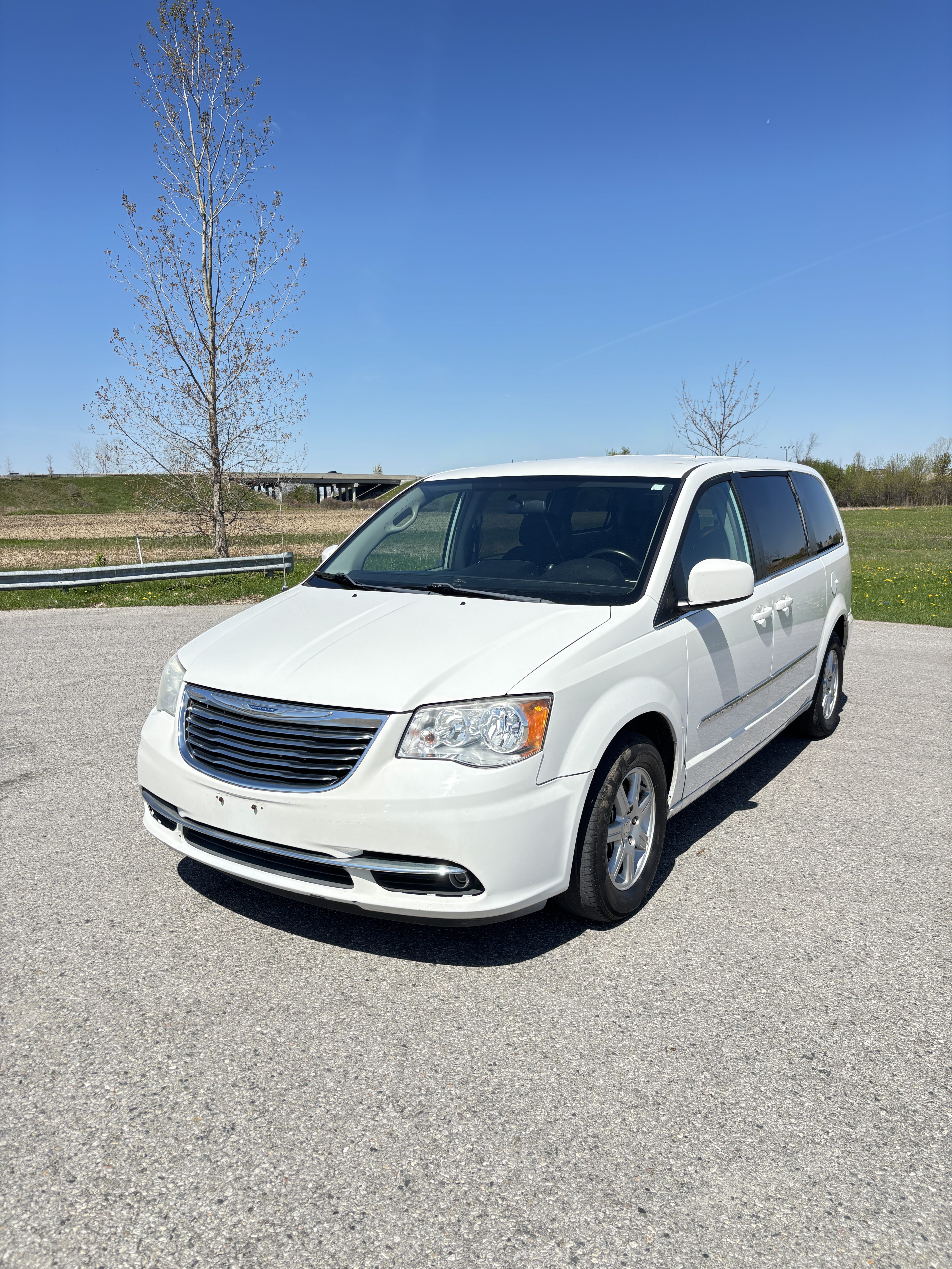 
								2011 Chrysler Town & Country 86,000Km | Safetied | Warranty full									