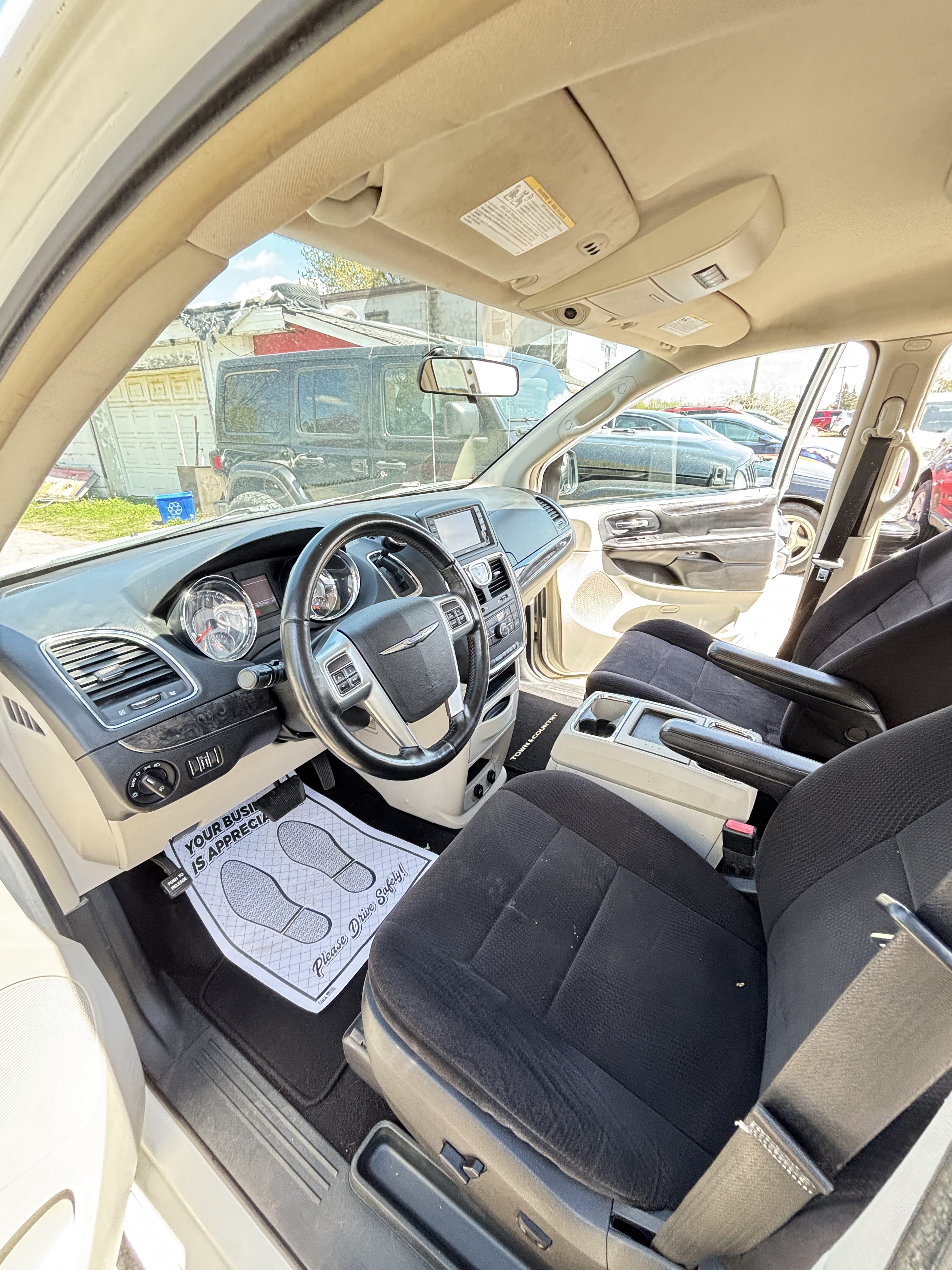 
								2011 Chrysler Town & Country 86,000Km | Safetied | Warranty full									