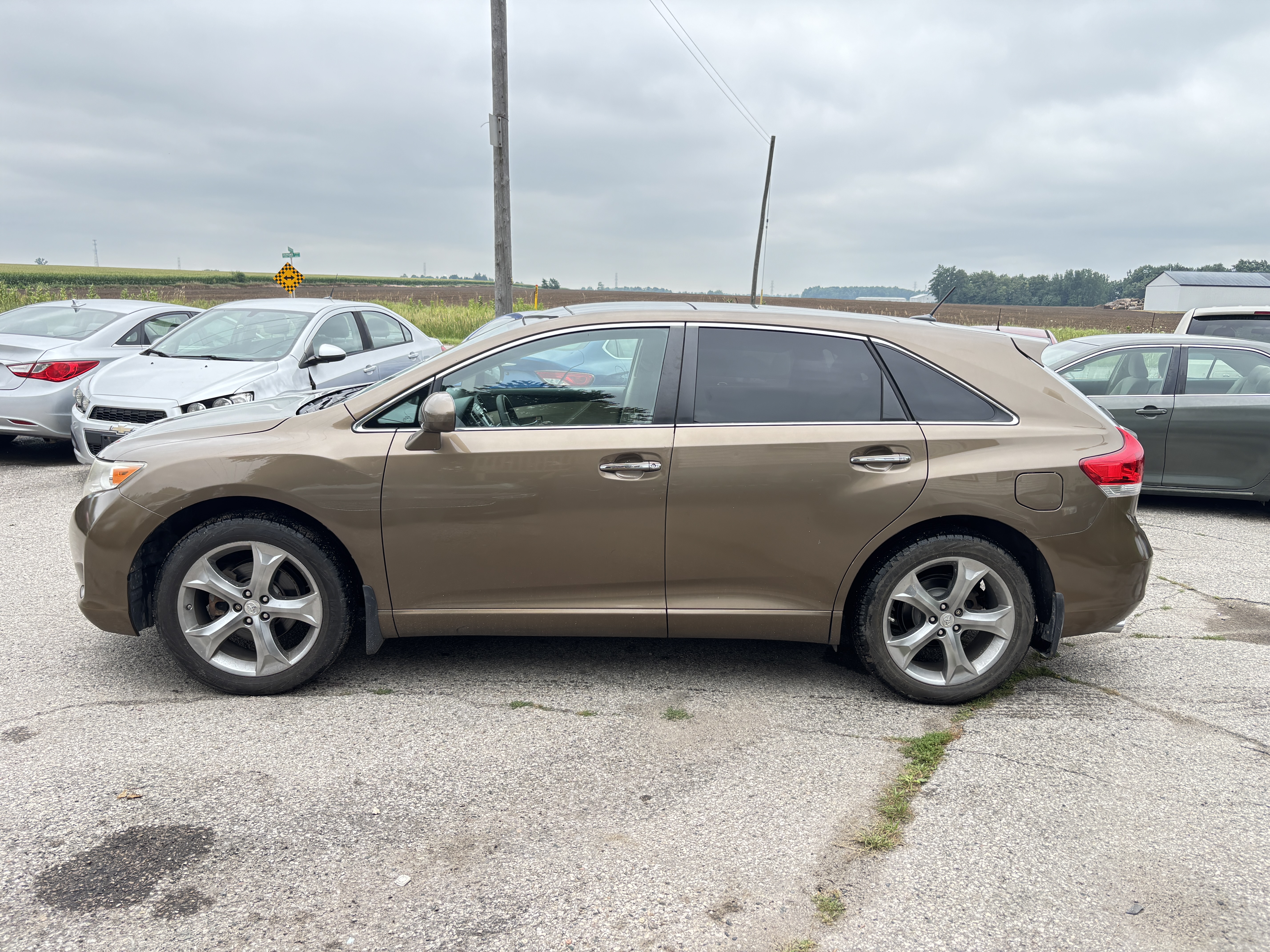 
								2010 Toyota Venza LOW KM! Safetied full									
